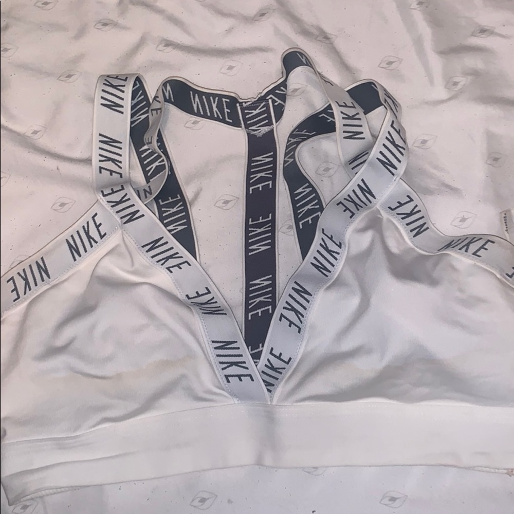 Brand new never worn Nike sports bra